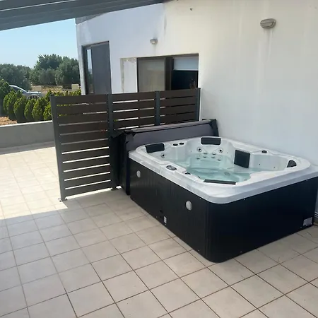 Ledakis House With Jacuzzi Сasa de vacaciones