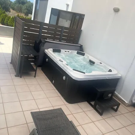 Ledakis House With Jacuzzi Сasa de vacaciones